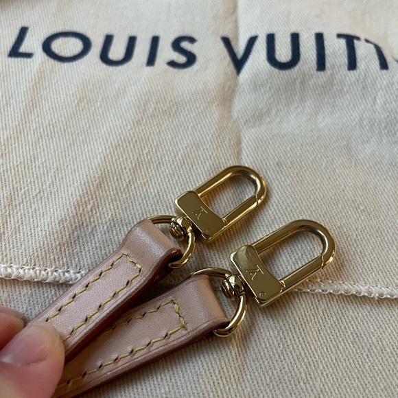 Authentic Louis Vuitton Vachetta Crossbody Strap from Eva Monogram - Picture 4 of 10